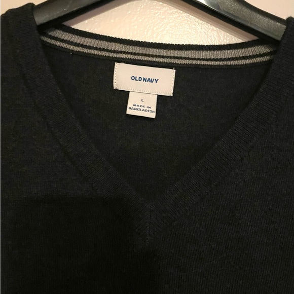 Old Navy grey sweater. Unisex. Size L - Picture 2 of 2